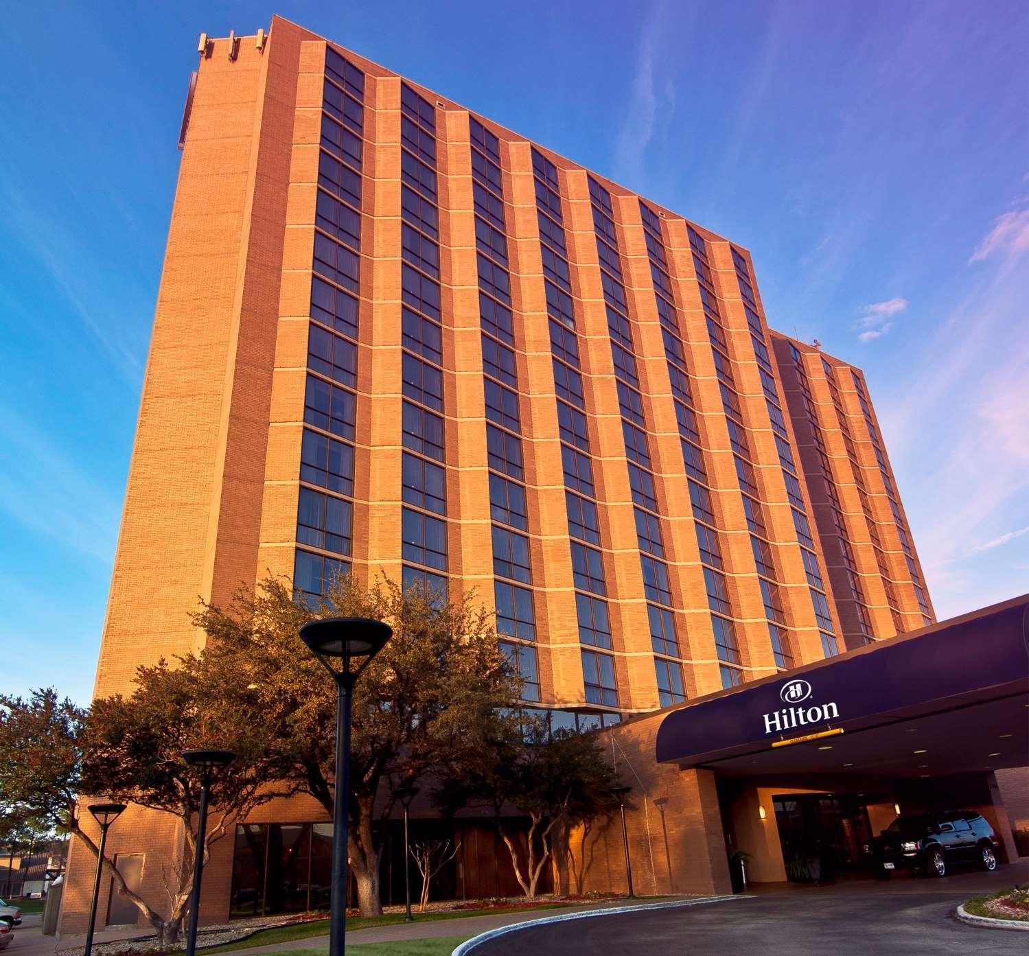 Hilton Arlington Hotel Exterior foto